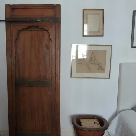 Couette-café D'hôtes La Grotte De Voltaire 3*