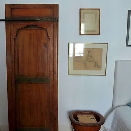 D'hotes La Grotte De Voltaire Bed and Breakfast Ναντ