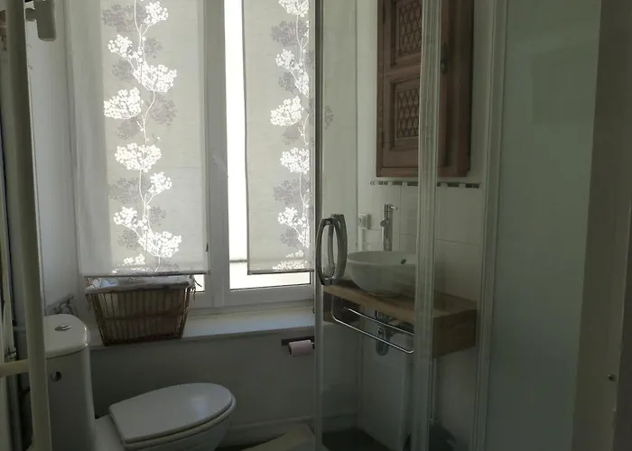 D'hotes La Grotte De Voltaire B&B