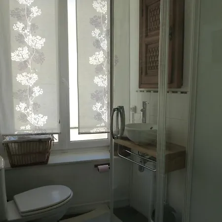 D'hotes La Grotte De Voltaire Bed & Breakfast