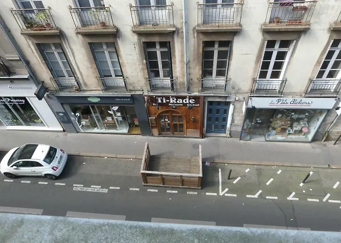 D'hotes La Grotte De Voltaire Bed and Breakfast 3*